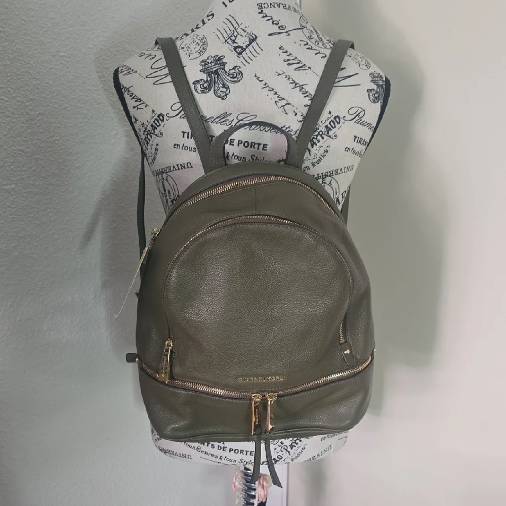 Michael Kors Olive Green W/ Gold Hardware Medium Pebbled Leather Backpack (NWT)✨